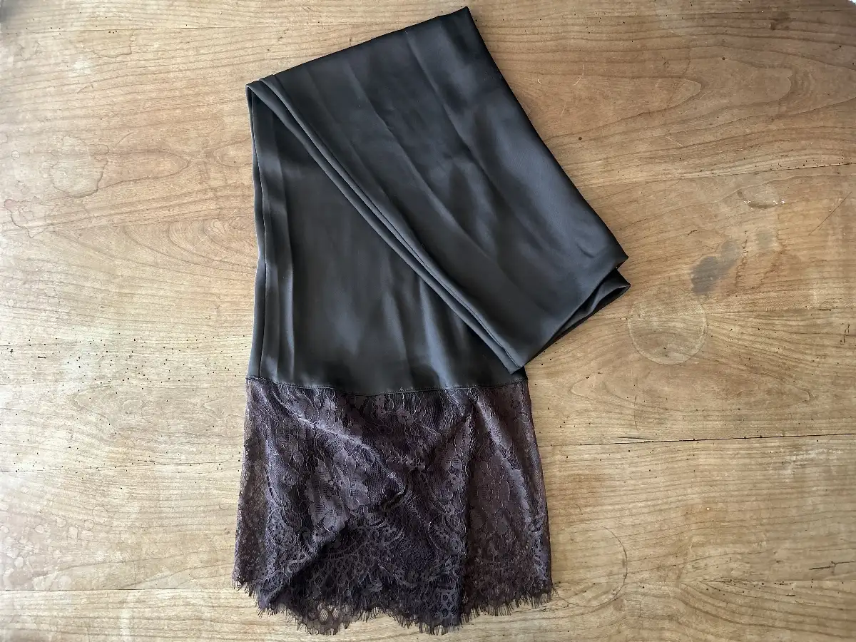 Jupe longue satin et dentelle