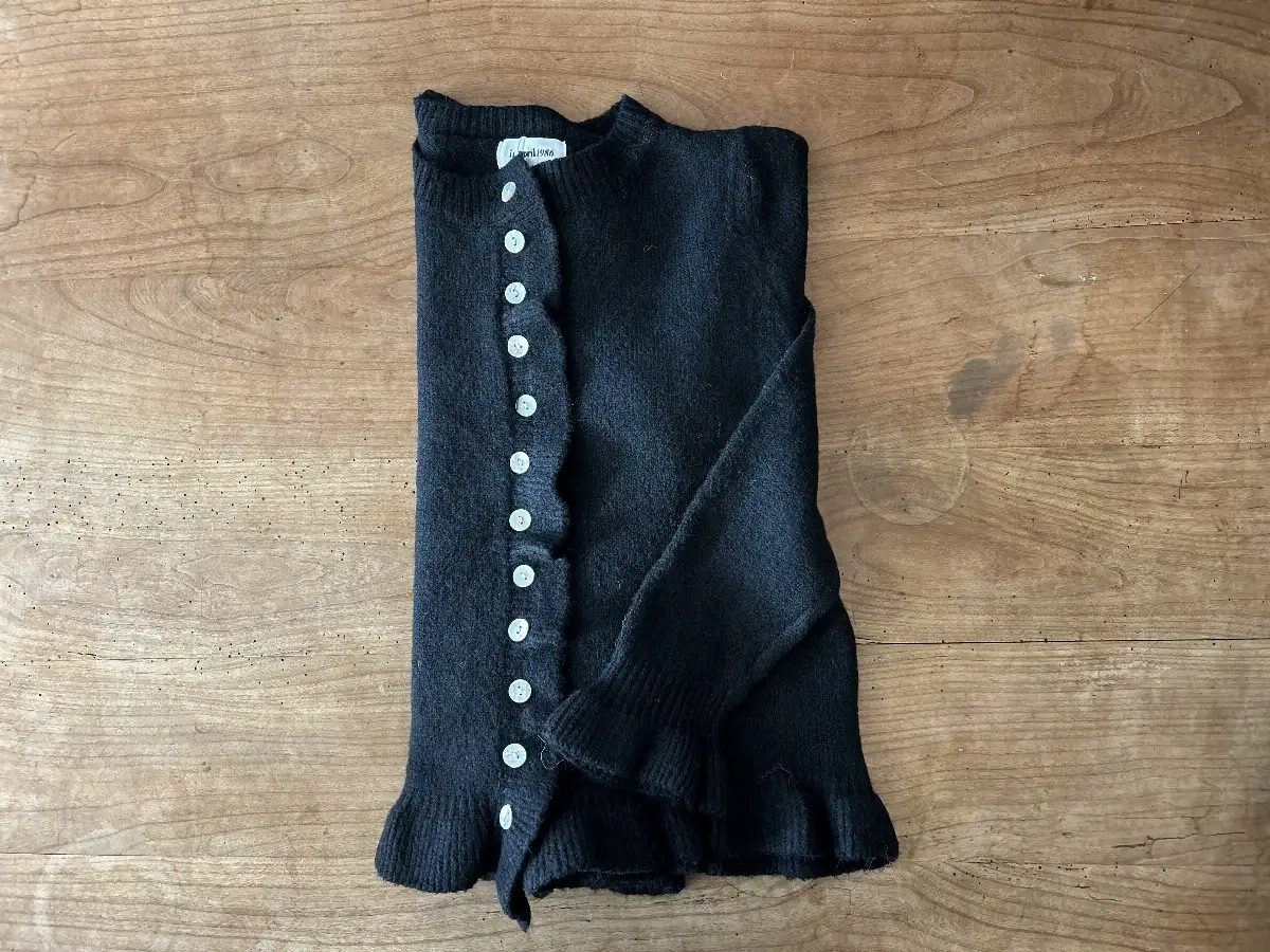 Cardigan noir en laine