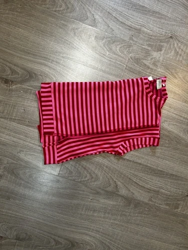 tee-shirt a rayure rose et rouge