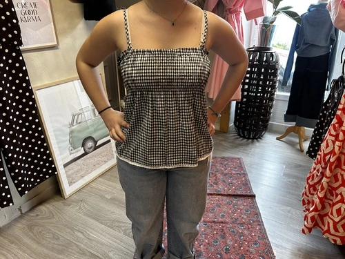 Top a bretelles a carreaux noir