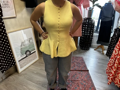 Top en laine jaune